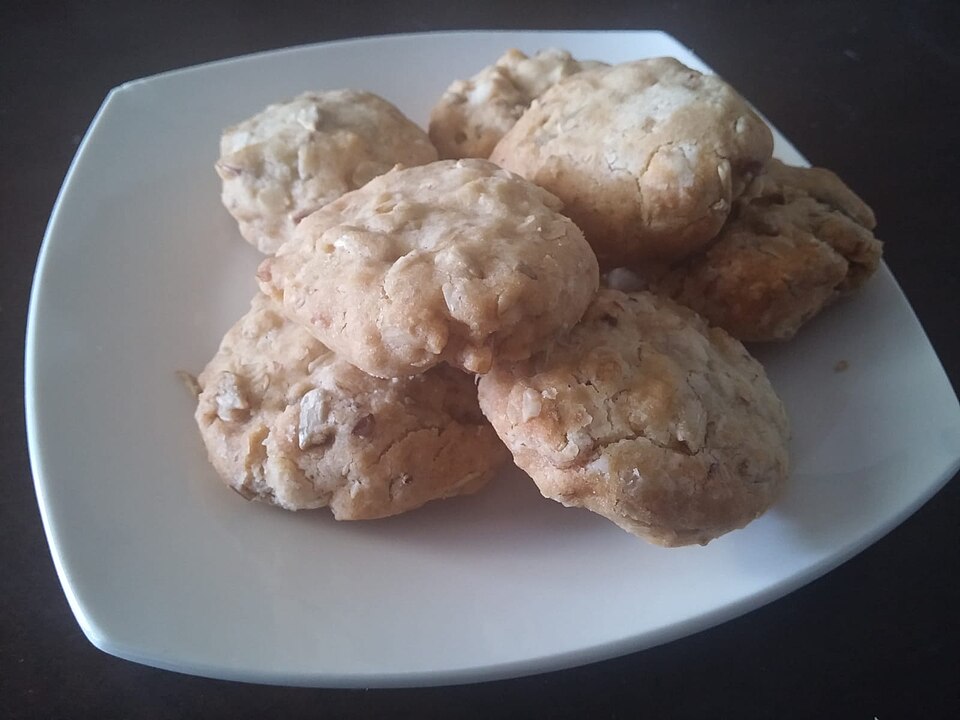 Овсяное печенье с изюмом и орехами